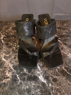 Black Woven Strap Sandal Heels by Unknown Brand 001